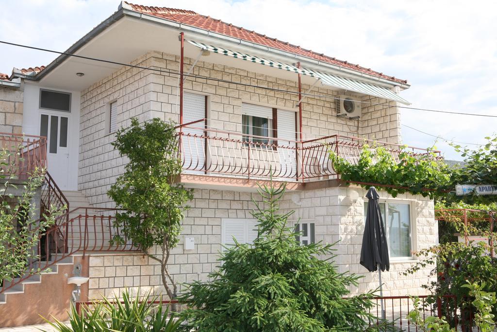 Apartment Nives Trogir Exterior photo