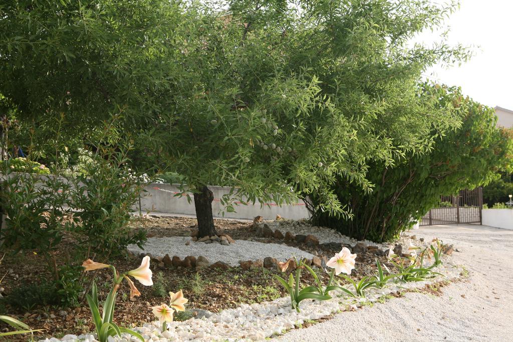 Apartment Nives Trogir Exterior photo