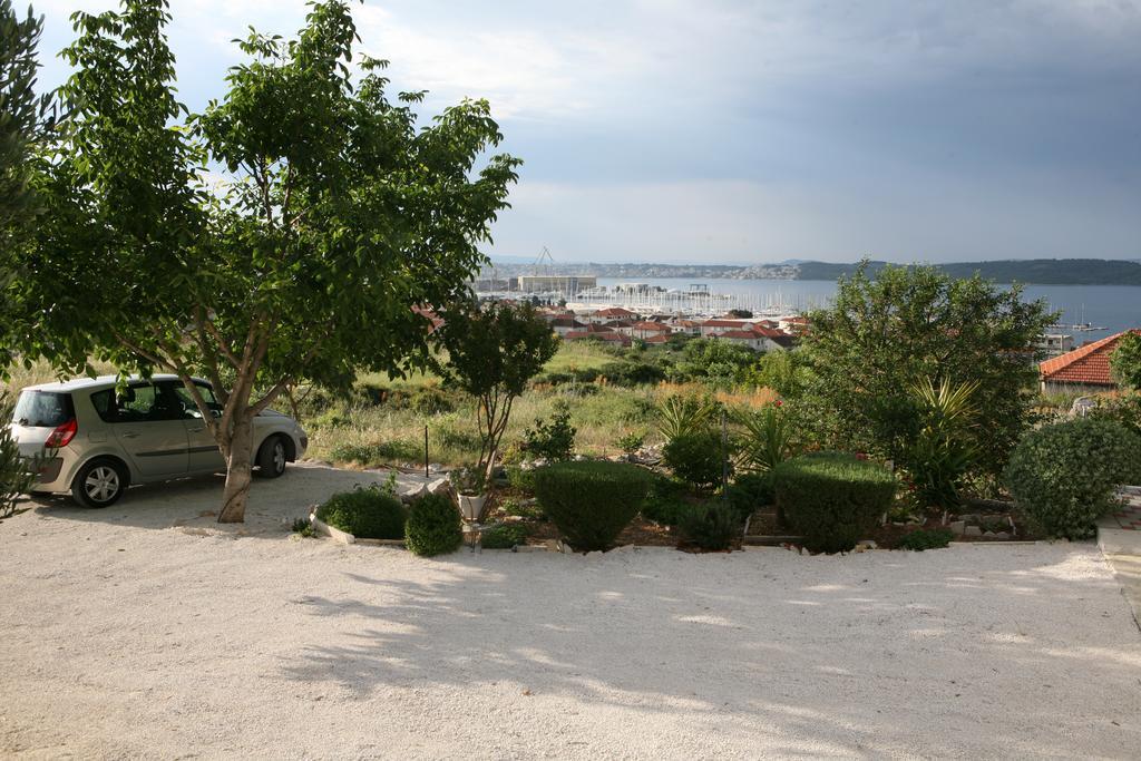 Apartment Nives Trogir Exterior photo