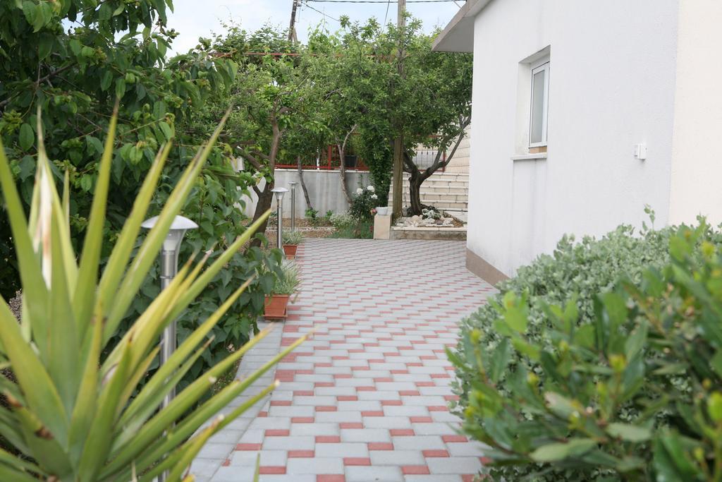 Apartment Nives Trogir Exterior photo