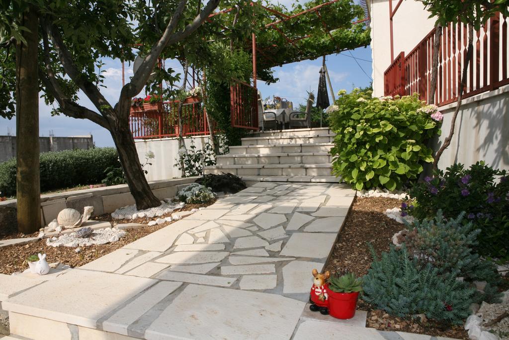 Apartment Nives Trogir Exterior photo
