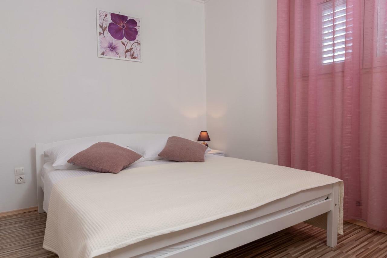 Apartment Nives Trogir Exterior photo