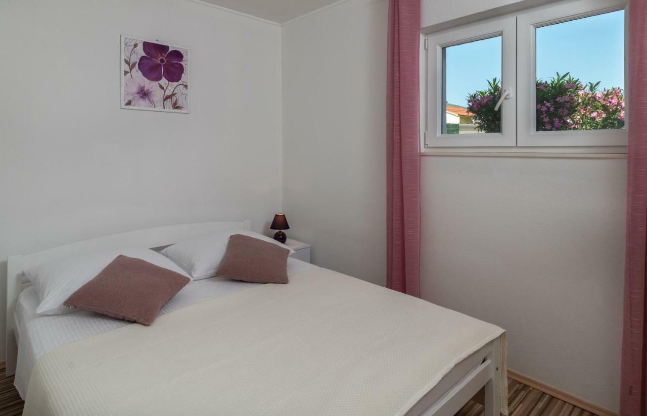 Apartment Nives Trogir Exterior photo