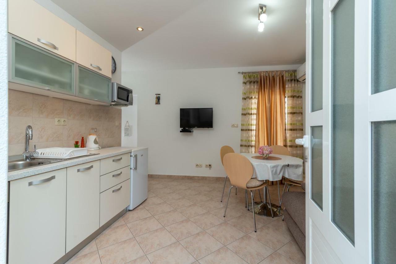 Apartment Nives Trogir Exterior photo