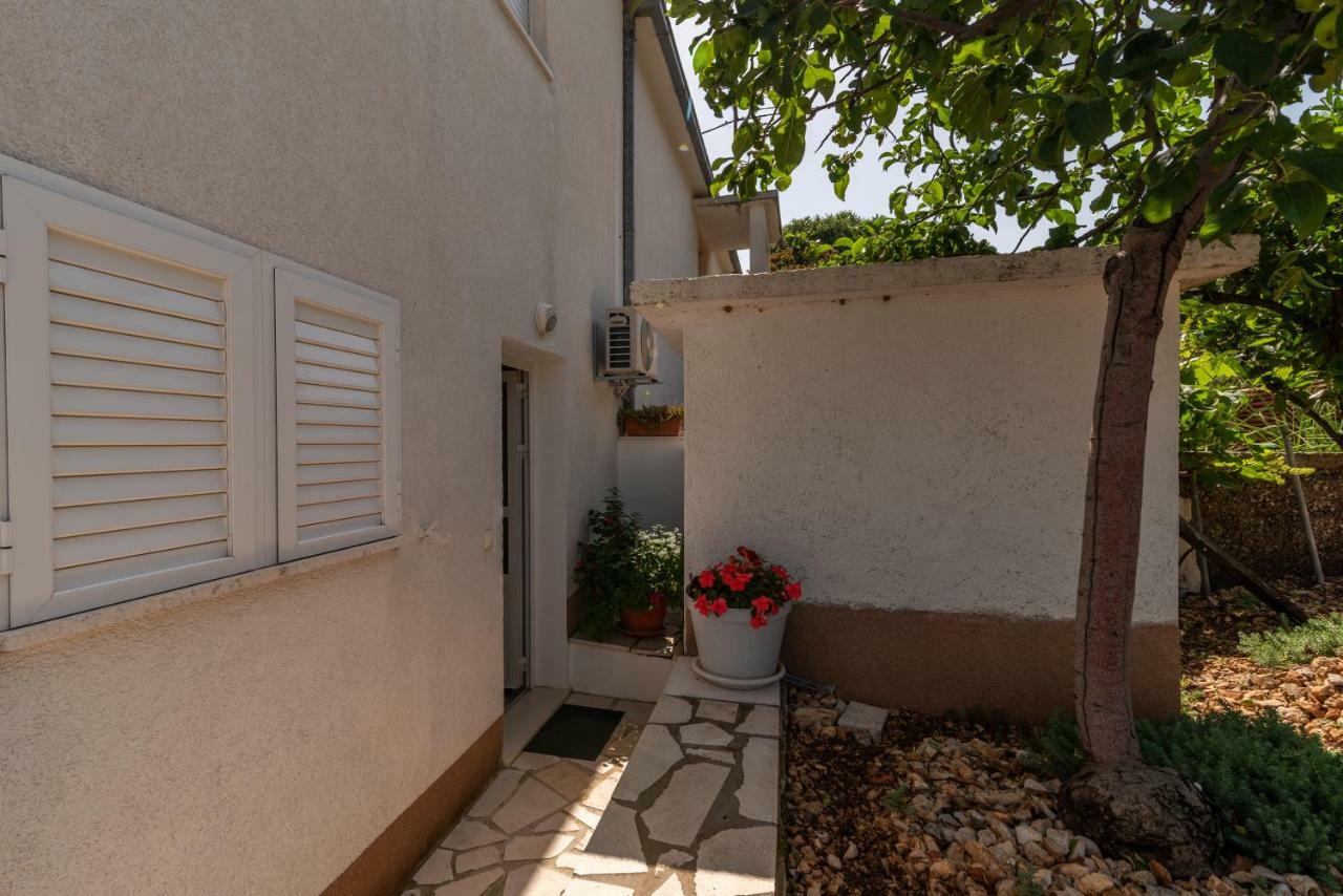 Apartment Nives Trogir Exterior photo