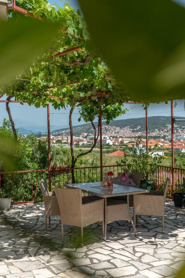 Apartment Nives Trogir Exterior photo
