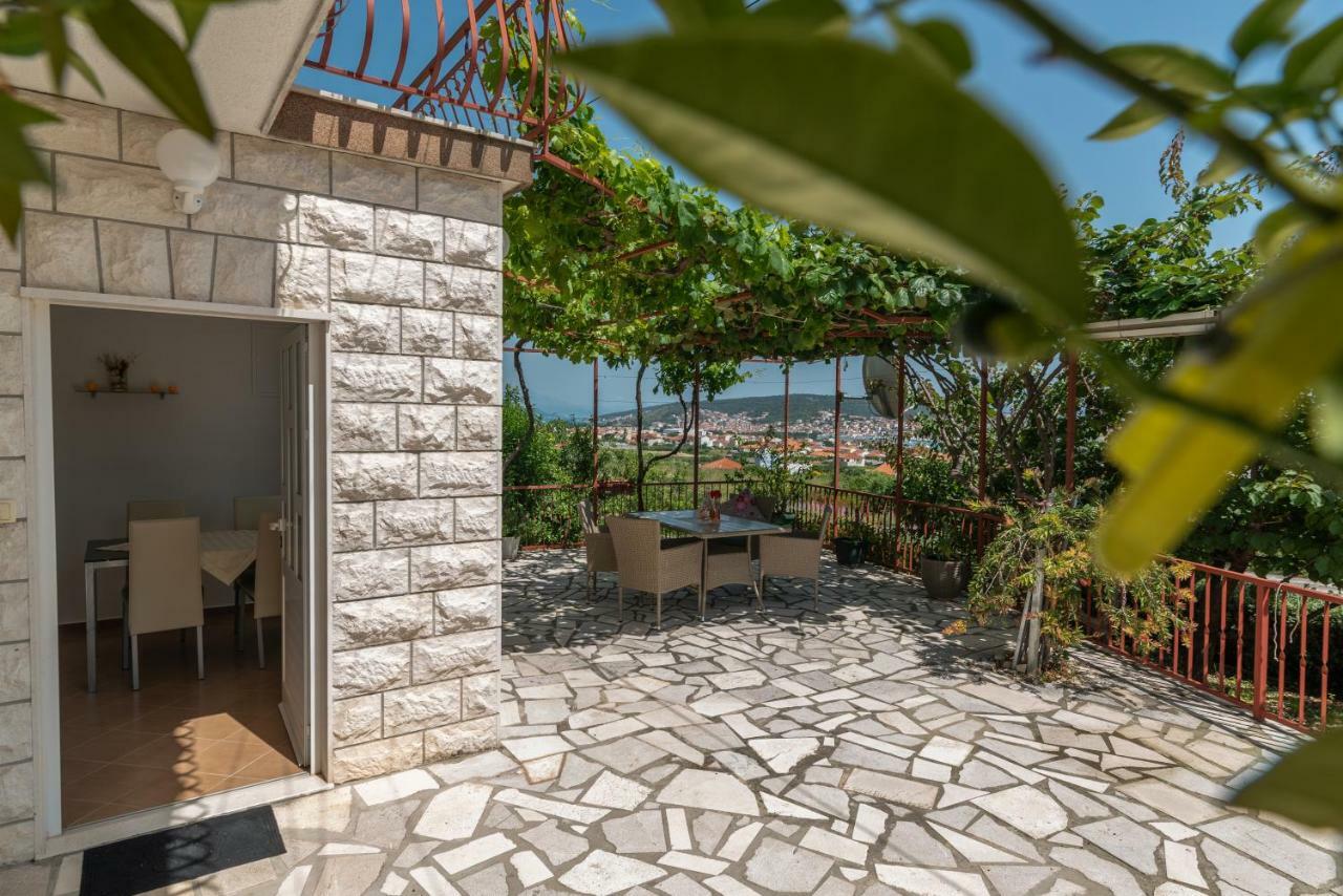 Apartment Nives Trogir Exterior photo