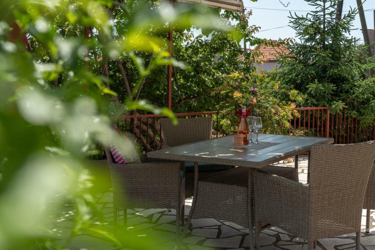 Apartment Nives Trogir Exterior photo