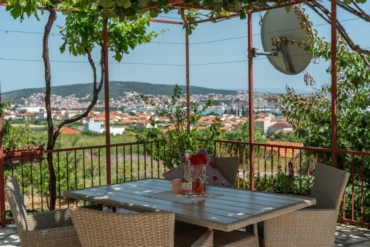 Apartment Nives Trogir Exterior photo